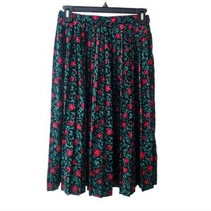 Pendleton Pleated Red and Green Floral